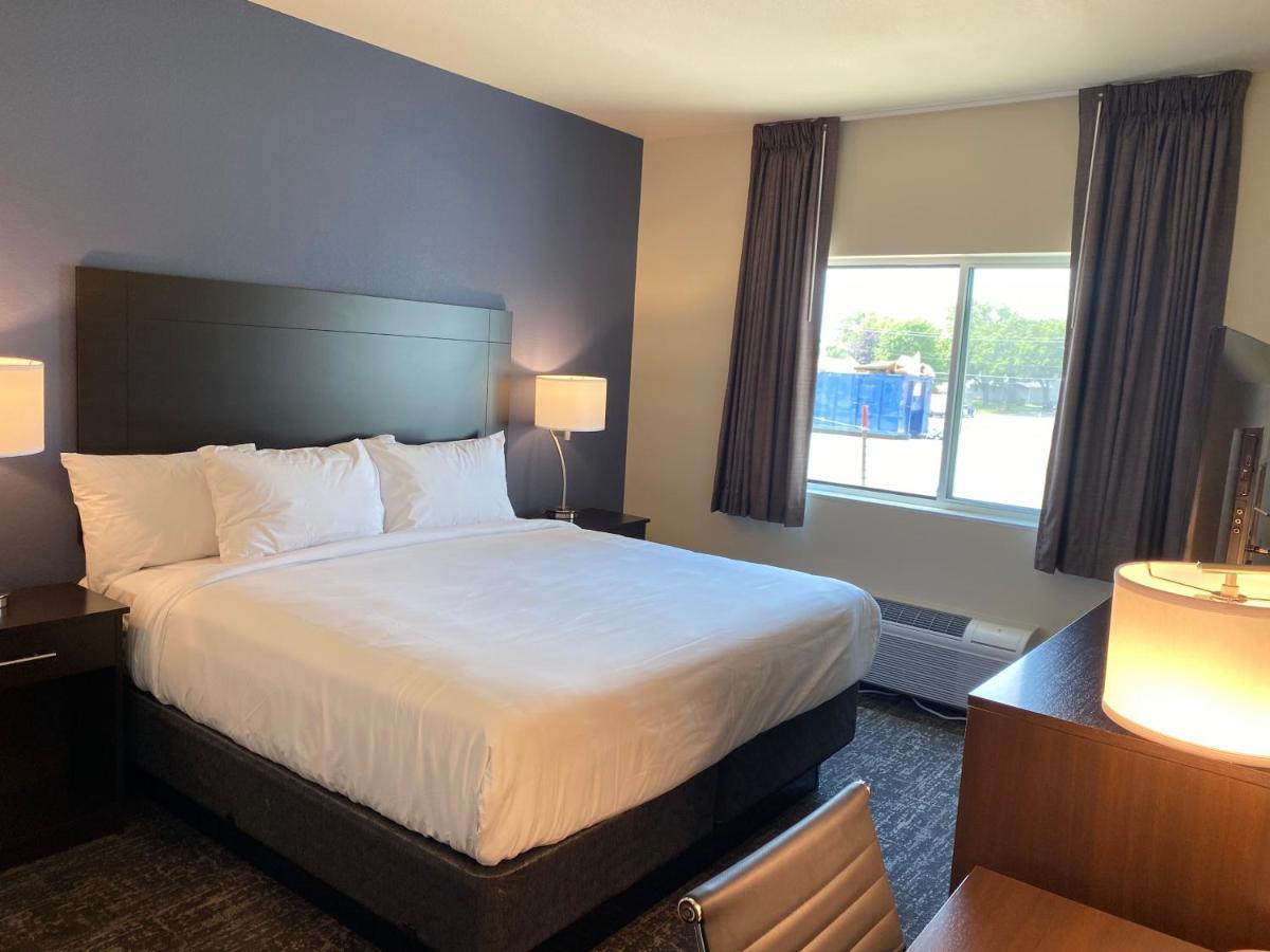 Cobblestone Inn & Suites - Forest City Екстериор снимка