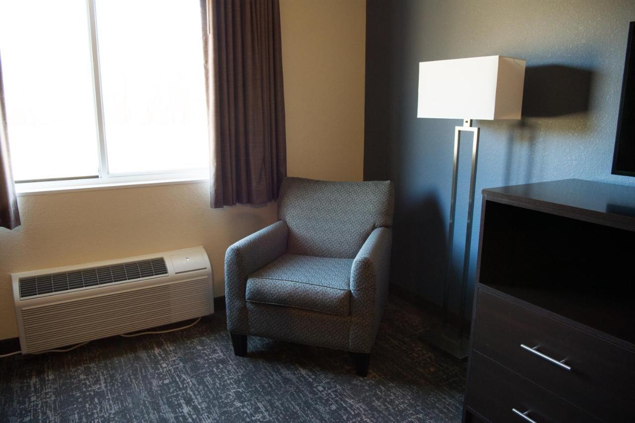 Cobblestone Inn & Suites - Forest City Екстериор снимка