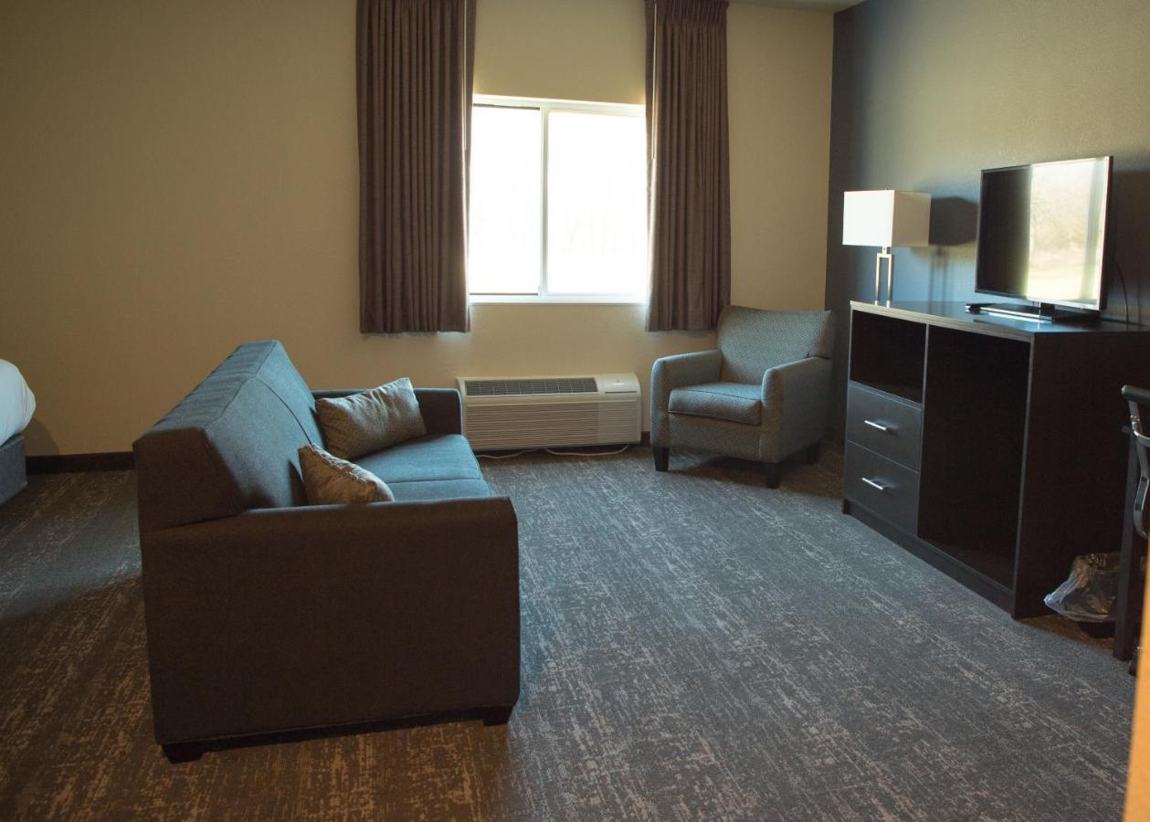Cobblestone Inn & Suites - Forest City Екстериор снимка